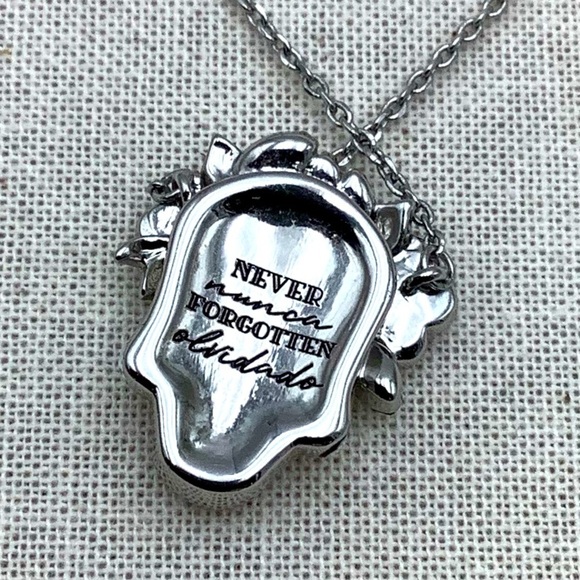 Origami Owl Silver Skull Necklace Nunca Olvidado 2022 - Picture 3 of 8